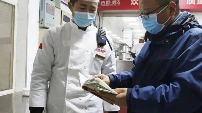休闲食品加盟代理费用并非单一数字，而是由多个部分构成的。主要包括：